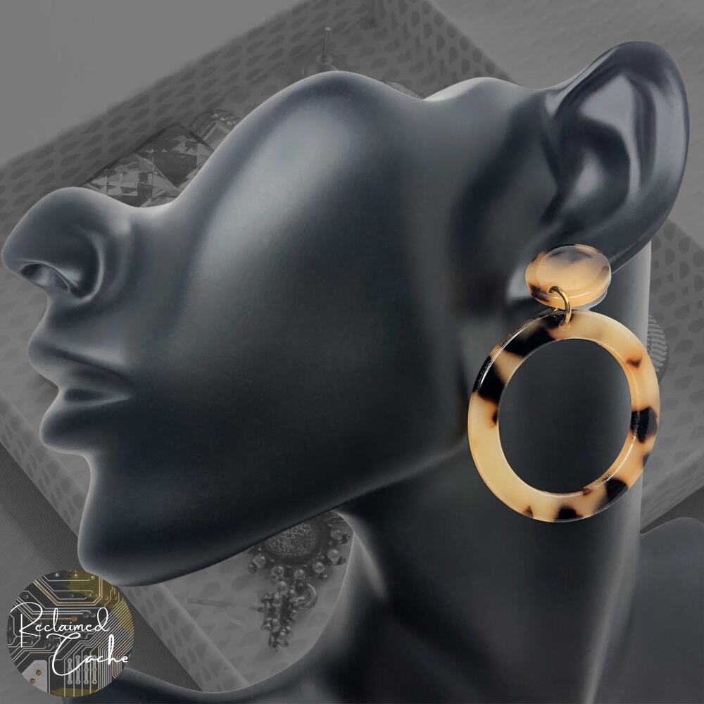 Tan and Brown Tortoise Shell Round Hoop Drop Earrings